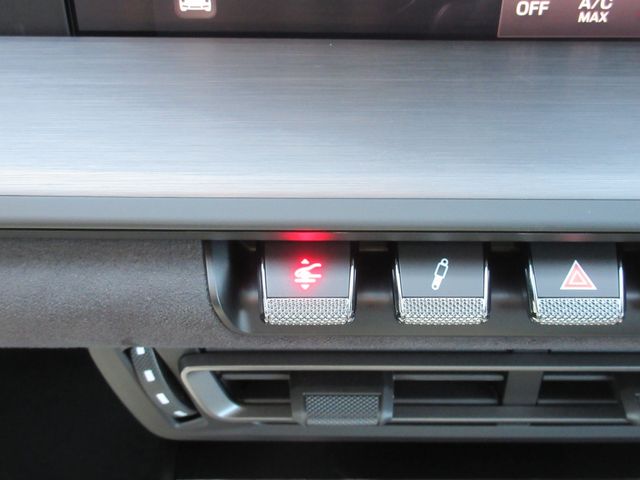 PORSCHE 911 2022 Image 31