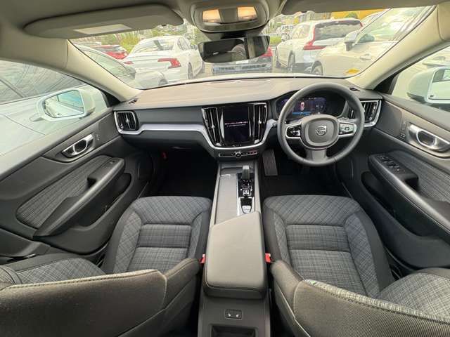 VOLVO V60 CROSS COUN 2024 Image 31