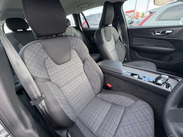 VOLVO V60 CROSS COUN 2024 Image 31