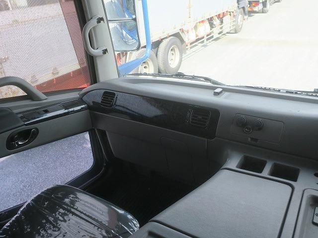 MITSUBISHI FUSOU SUPER GREAT 2016 Image 31