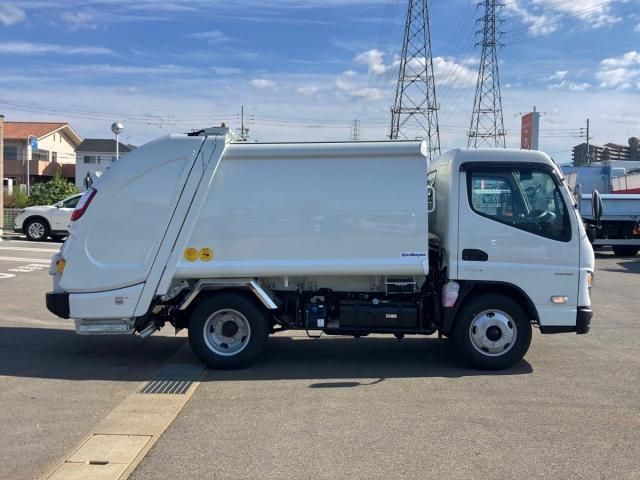 MITSUBISHI CANTER 2024 Image 31