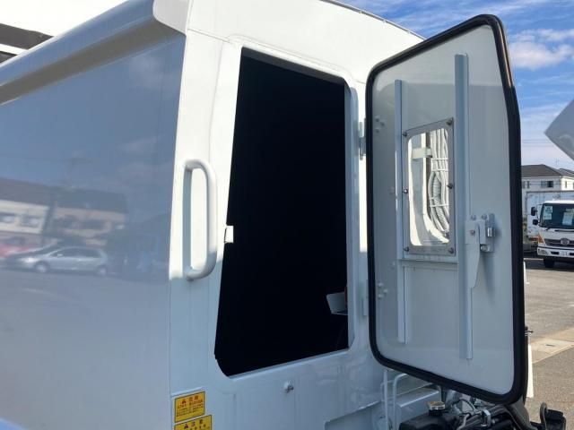 MITSUBISHI CANTER 2024 Image 31