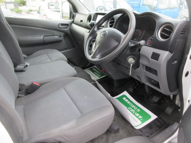 NISSAN NV350 CARAVAN 1.2T 2015 Image 31