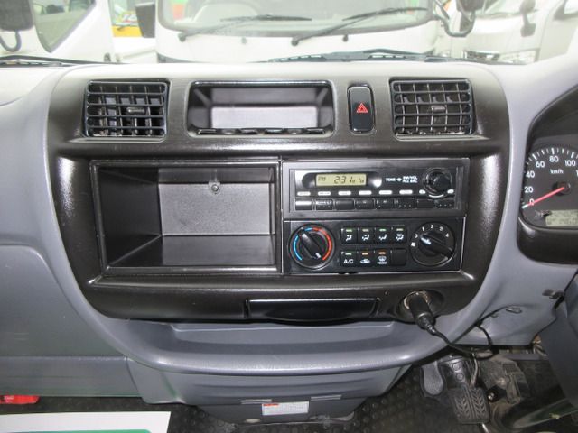 MAZDA BONGO TRUCK 1.15T 2W 2017 Image 31