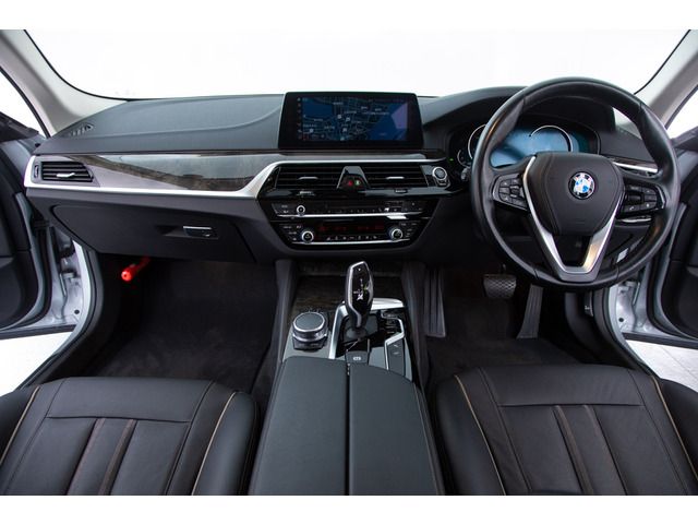 BMW 5SERIES SEDAN 2017 Image 31