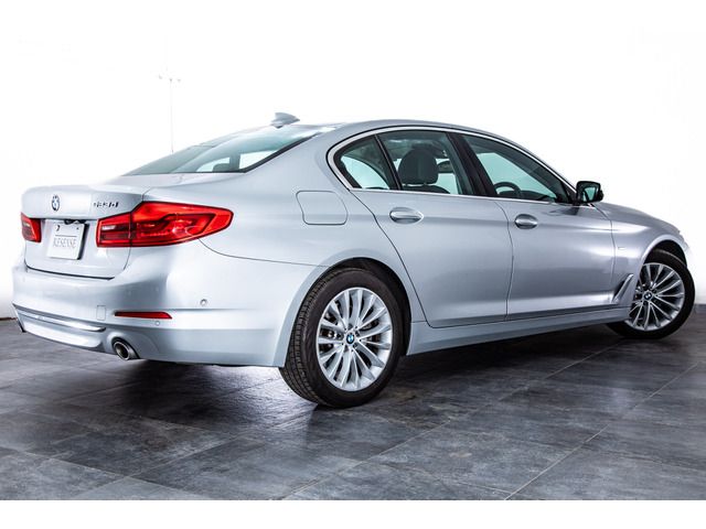 BMW 5SERIES SEDAN 2017 Image 31