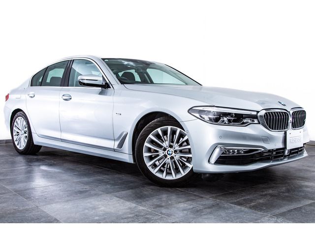 BMW 5SERIES SEDAN 2017 Image 31