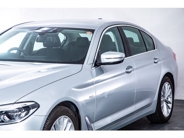 BMW 5SERIES SEDAN 2017 Image 31