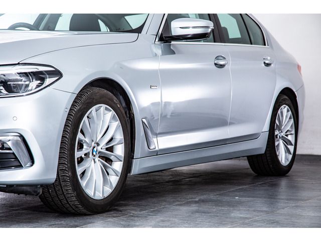 BMW 5SERIES SEDAN 2017 Image 31