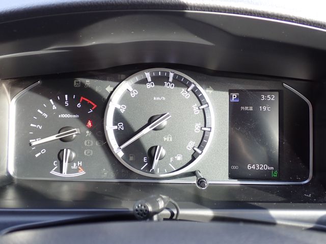 TOYOTA HIACE VAN 2WD 2020 Image 31