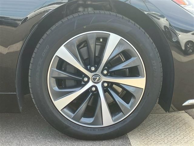 TOYOTA LEXUS LS500H 2022 Image 31