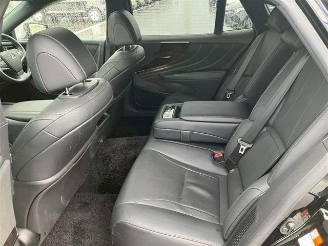 TOYOTA LEXUS LS500H 2022 Image 31