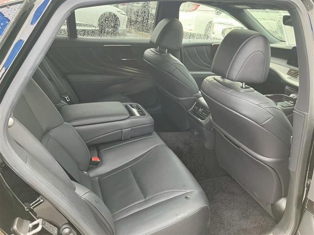 TOYOTA LEXUS LS500H 2022 Image 31