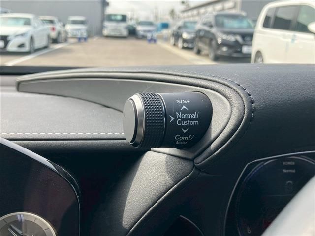 TOYOTA LEXUS LS500H 2022 Image 31