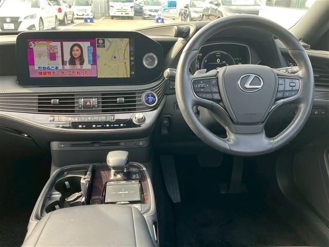 TOYOTA LEXUS LS500H 2022 Image 31