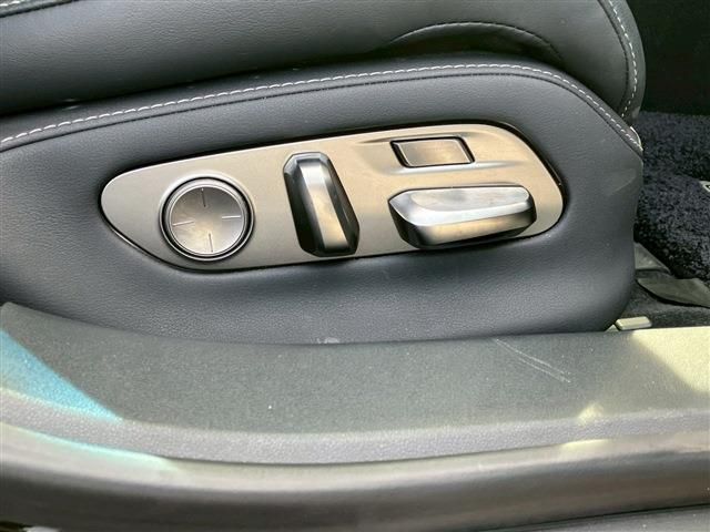 TOYOTA LEXUS LS500H 2022 Image 31