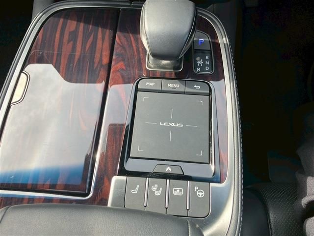 TOYOTA LEXUS LS500H 2022 Image 31