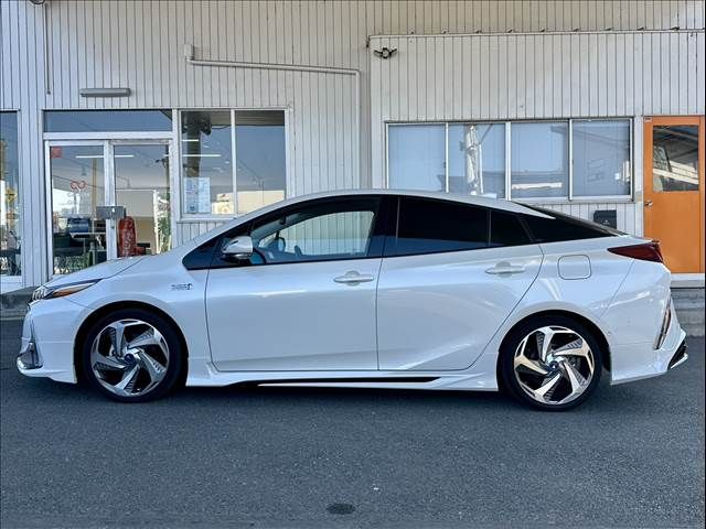 TOYOTA PRIUS PHV 2019 Image 31