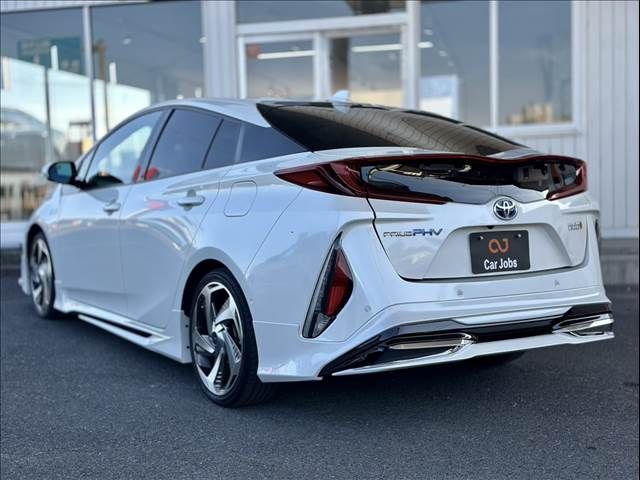 TOYOTA PRIUS PHV 2019 Image 31
