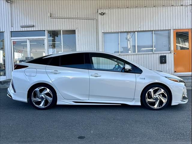 TOYOTA PRIUS PHV 2019 Image 31