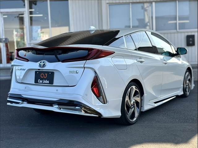 TOYOTA PRIUS PHV 2019 Image 31
