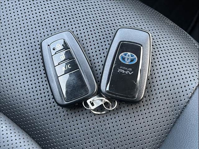 TOYOTA PRIUS PHV 2019 Image 31