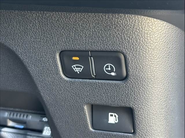 TOYOTA PRIUS PHV 2019 Image 31