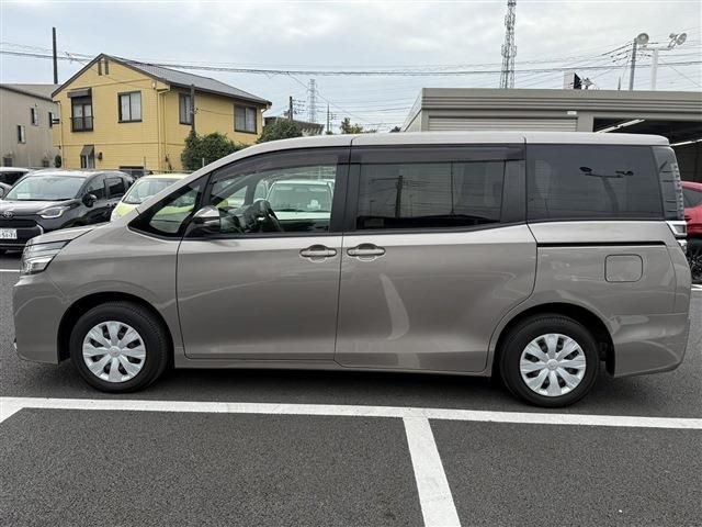 TOYOTA VOXY 2020 Image 31