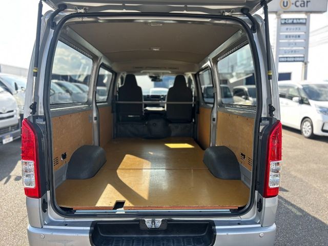 TOYOTA REGIUSACE VAN 1.15T 2019 Image 31