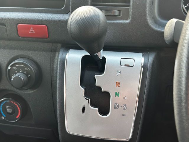 TOYOTA REGIUSACE VAN 1.15T 2019 Image 31