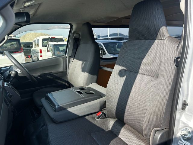 TOYOTA REGIUSACE VAN 1.15T 2019 Image 31