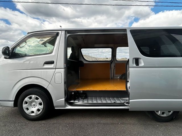 TOYOTA REGIUSACE VAN 1.15T 2019 Image 31