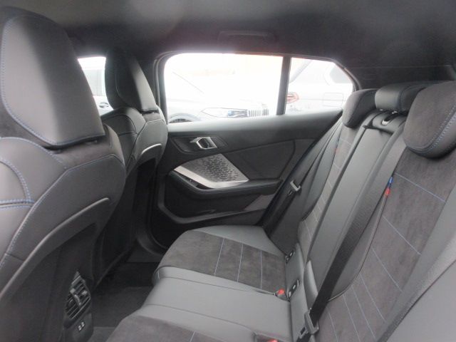 BMW 1SERIES 2025 Image 31