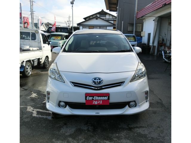 TOYOTA PRIUS ALPHA 2013 Image 31