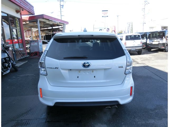 TOYOTA PRIUS ALPHA 2013 Image 31
