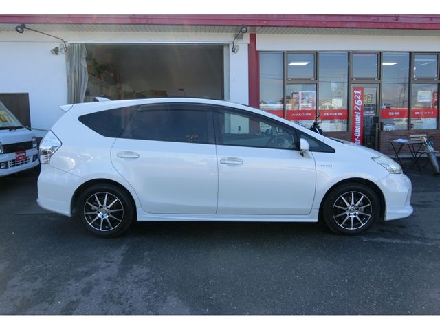 TOYOTA PRIUS ALPHA 2013 Image 31