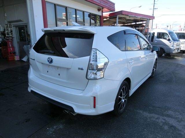 TOYOTA PRIUS ALPHA 2013 Image 31