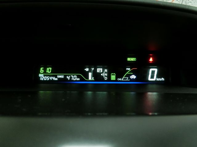 TOYOTA PRIUS ALPHA 2013 Image 31