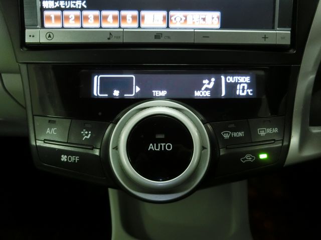 TOYOTA PRIUS ALPHA 2013 Image 31