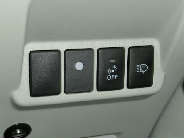 TOYOTA PRIUS ALPHA 2013 Image 31