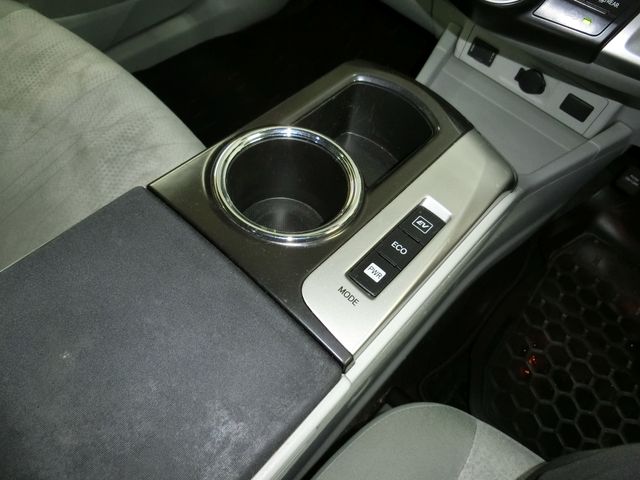 TOYOTA PRIUS ALPHA 2013 Image 31