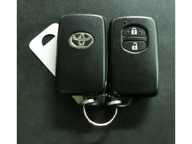 TOYOTA PRIUS ALPHA 2013 Image 31