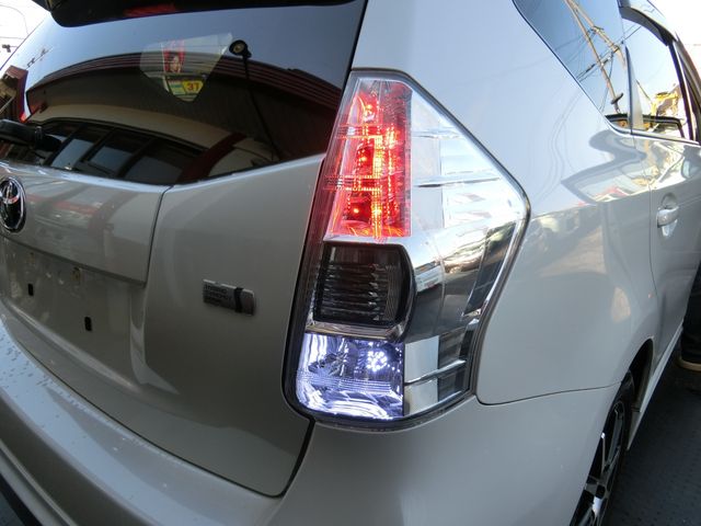 TOYOTA PRIUS ALPHA 2013 Image 31