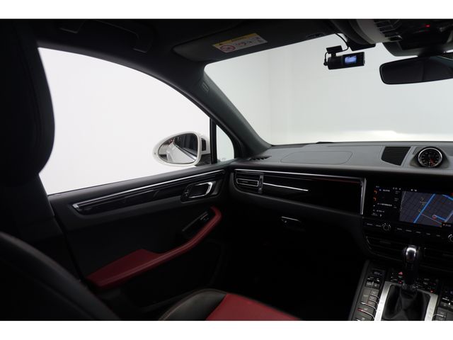 PORSCHE MACAN 2020 Image 31