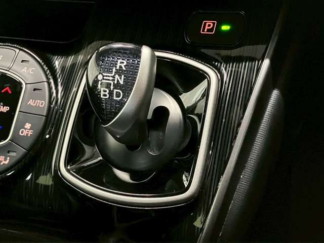 TOYOTA ESQUIRE HYBRID 2020 Image 31