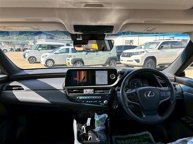 TOYOTA LEXUS ES300H 2023 Image 31