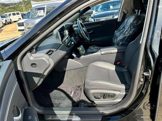 TOYOTA LEXUS ES300H 2023 Image 31