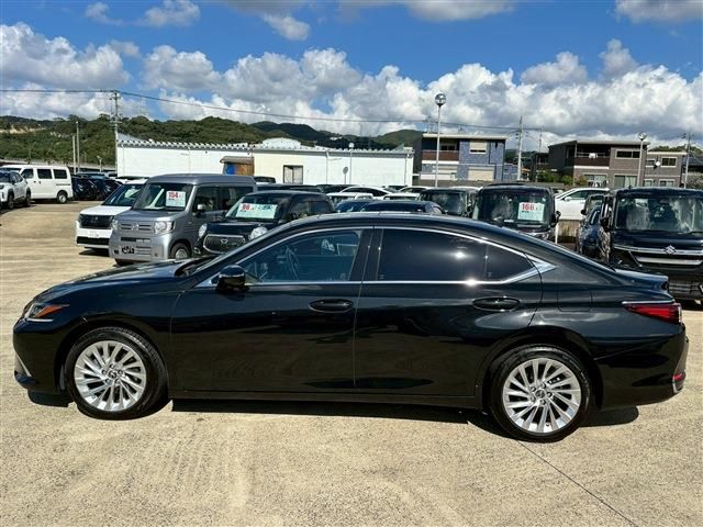 TOYOTA LEXUS ES300H 2023 Image 31