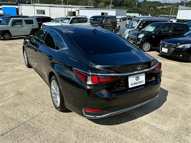 TOYOTA LEXUS ES300H 2023 Image 31