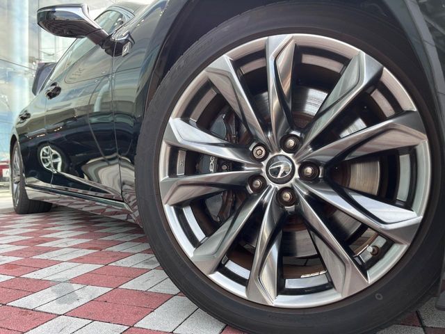 TOYOTA LEXUS LS500 2018 Image 31